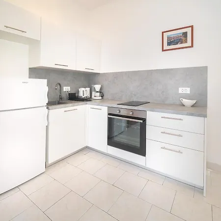 Apartment Nasic With Beautiful Sea View